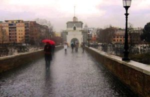 Meteo Roma, allerta temporali dal mattino di lunedì 16 novembre ponte milvio pioggia