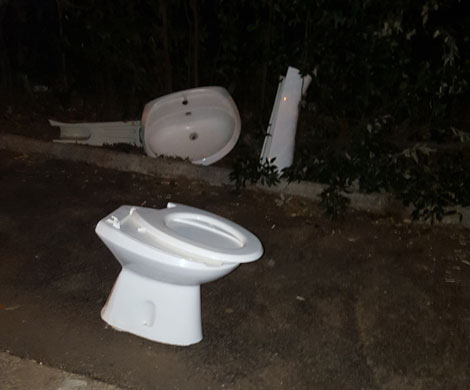 Rifiuti abbandonati Via dell’Alpinismo