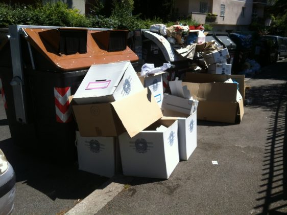 urne abbandonate via mengotti