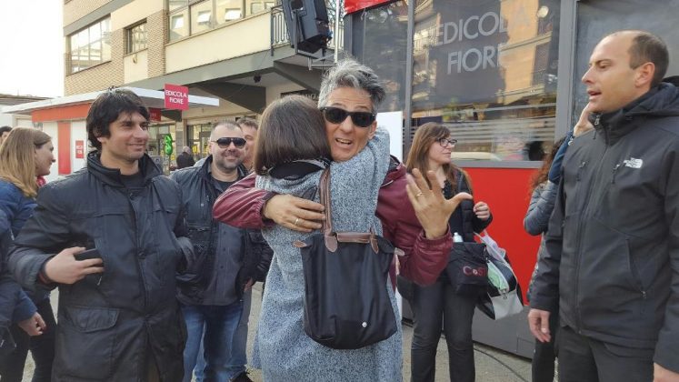 Fiorello baci e abbracci