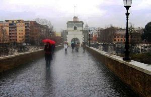 Meteo Roma, allerta pioggia dalla mattina di lunedì 23 settembre ponte-milvio-pioggia