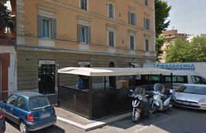 Cala il sipario sui marciapiedi fai-da-te a Ponte Milvio via-flaminia