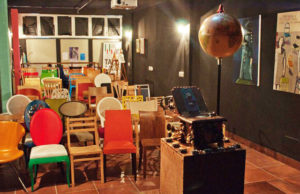 la santa sulla scopa