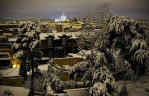 Neve a Roma. La capitale si sveglia sotto un manto bianco neve a roma
