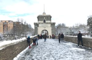 Arriva il gelo e (forse) fiocchi di neve su Roma neve a ponte milvio
