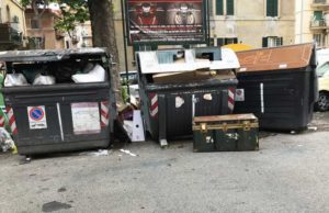 Occhio al baule, è tornato Houdini? baule