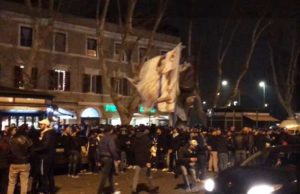 Derby Lazio-Roma, grande festa a Ponte Milvio per il 3-0 festa-laziali
