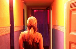 Prati, scoperto centro massaggi “lingam” a luci rosse luci-rosse
