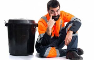 Falsi dipendenti AMA offrono ritiro rifiuti da casa falso-dipendente-ama