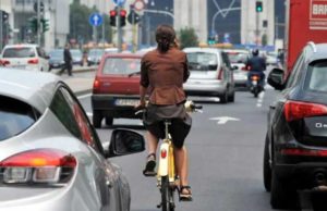 Caro ciclista ti scrivo… firmato il tuo automobilista ciclisti-in-città