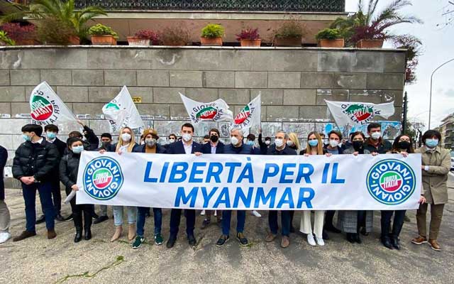 giovani FI piazza Giuochi Delficiu giovani FI piazza Giuochi Delfici