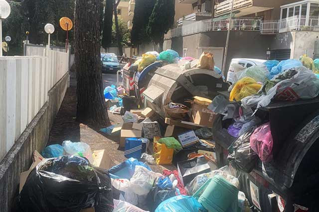 Via-Courmayeur-emergenza-rifiuti-1