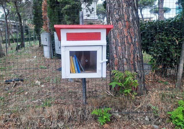 little-free-library-giardino-caduti-fronte-russo