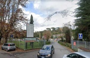 Cassia ‘Antica’, parcheggia male e aggredisce chi glielo fa notare cts