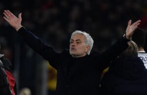 Lazio-Roma 1-0, Mourinho: “Perso con un rigore da Var un po’ ridicolo”
