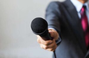 La Giustiniana, Peschiaroli (FI): “Solidarietà al preside aggredito” microfono