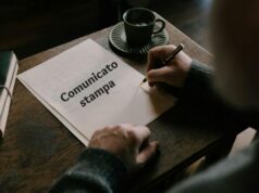 comunicato stampa uomo