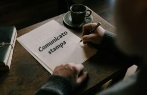 comunicato stampa uomo
