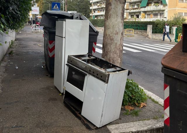 ingombranti abbandonati via cassia