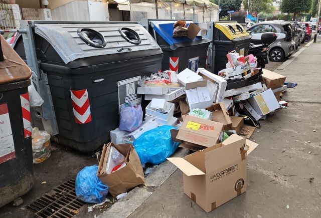 abbandono rifiuti via dell'Alpinismo