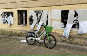manifesti mostra berlinguer strappati