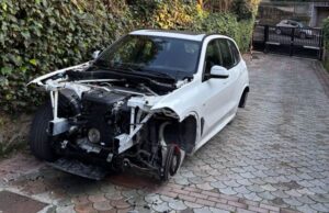 Soliti ignoti colpiscono in via della Farnesina bmw cannibalizzata via della farnesina