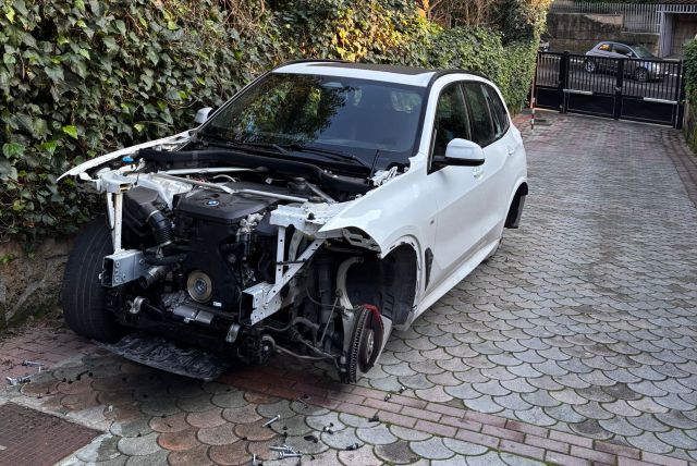 bmw cannibalizzata via della farnesina bmw cannibalizzata via della farnesina
