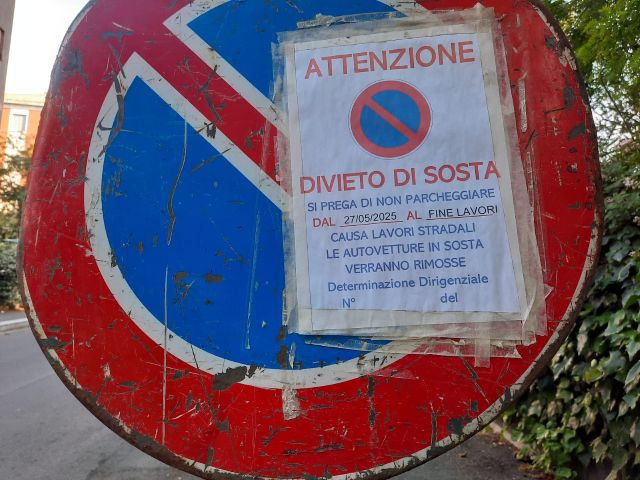divieto sosta via azzarita