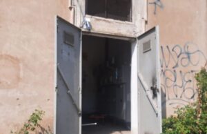 cabina elettrica aperta