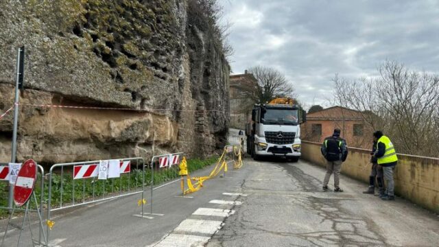 lavori costone via dell'isola farnese