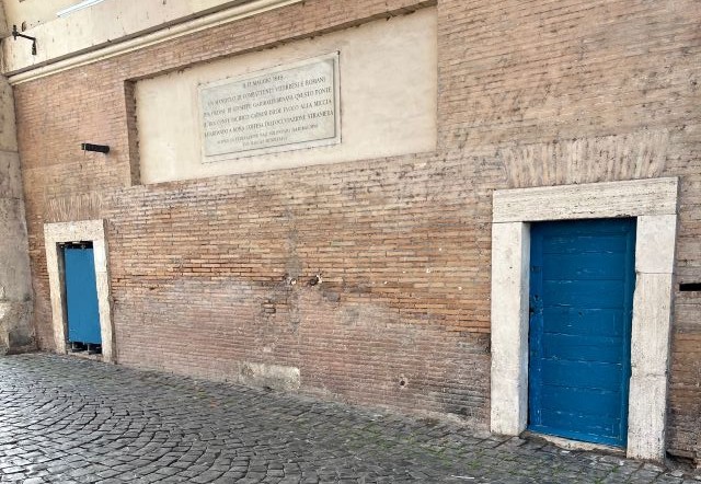 torretta valadier colorata malamente