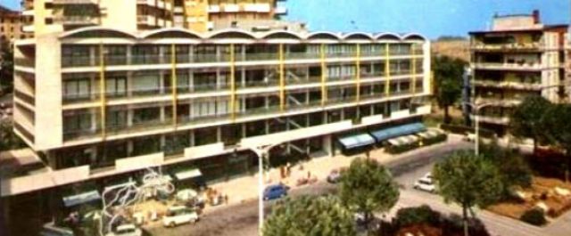 piazza jacini centro commerciale anni '60