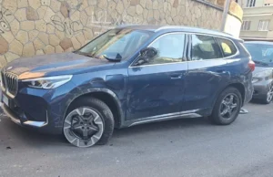 Via Misurina auto impazzita danneggia vetture in sosta 1