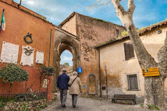 isola farnese anziani borgo